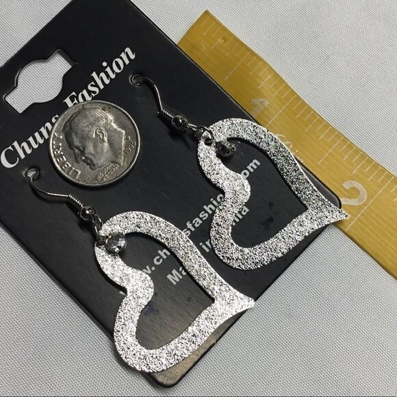 Textured Cut-Out Heart Earrings (H15) - Picture 7 of 7